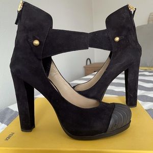 Fendi black suede, shell toe platform pump. Sz 40